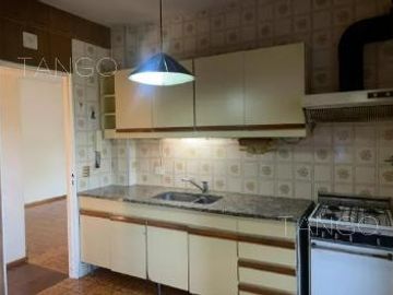 Venta Departamento 4 Ambientes en Parque Patricios Con Balcón Con Cochera Baulera