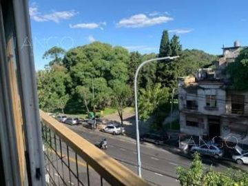 Venta Departamento 4 Ambientes en Parque Patricios Con Balcón Con Cochera Baulera