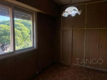 Venta Departamento 4 Ambientes en Parque Patricios Con Balcón Con Cochera Baulera