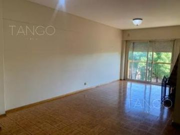 Venta Departamento 4 Ambientes en Parque Patricios Con Balcón Con Cochera Baulera