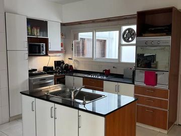 Departamento en Venta, Belgrano, 6 ambientes, con Parrilla, Cochera y Terraza
