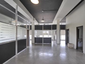 Oficinas en alquiler en Beccar - Centro Uruguay Norte -  6 cocheras