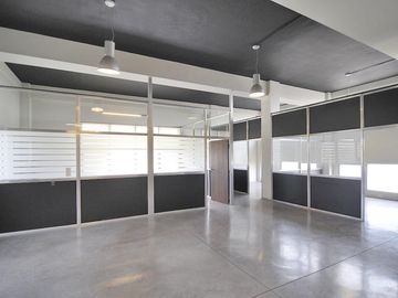 Oficinas en alquiler en Beccar - Centro Uruguay Norte -  6 cocheras