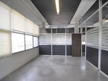 Oficinas en alquiler en Beccar - Centro Uruguay Norte -  6 cocheras