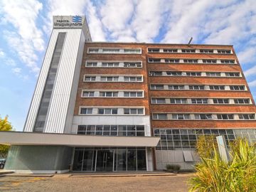 Oficinas en alquiler en Beccar - Centro Uruguay Norte -  6 cocheras