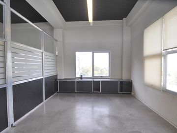 Oficinas en alquiler en Beccar - Centro Uruguay Norte -  6 cocheras