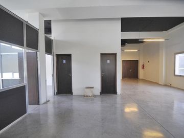 Oficinas en alquiler en Beccar - Centro Uruguay Norte -  6 cocheras