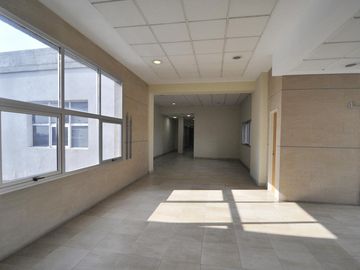 Oficinas en alquiler en Beccar - Centro Uruguay Norte -  6 cocheras