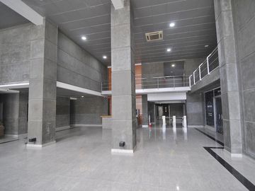 Oficinas en alquiler en Beccar - Centro Uruguay Norte -  6 cocheras