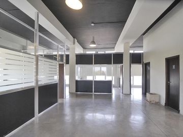 Oficinas en alquiler en Beccar - Centro Uruguay Norte -  6 cocheras