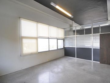 Oficinas en alquiler en Beccar - Centro Uruguay Norte -  6 cocheras