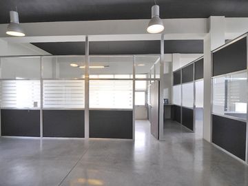 Oficinas en alquiler en Beccar - Centro Uruguay Norte -  6 cocheras
