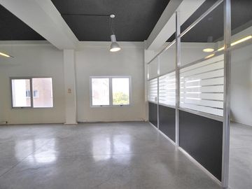 Oficinas en alquiler en Beccar - Centro Uruguay Norte -  6 cocheras