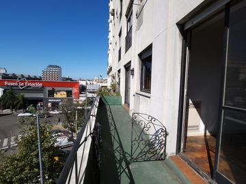 3 ambientes al frente con balcón APTO CRÉDITO
