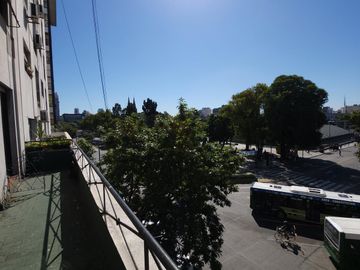 3 ambientes al frente con balcón APTO CRÉDITO