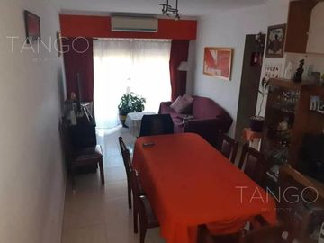 Venta Departamento Cuatro Ambientes en Boedo Con Balcón Apto Crédito Con Baulera