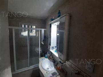 Venta Departamento Cuatro Ambientes en Boedo Con Balcón Apto Crédito Con Baulera