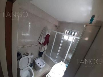 Venta Departamento Cuatro Ambientes en Boedo Con Balcón Apto Crédito Con Baulera