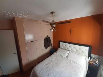 Venta Departamento Cuatro Ambientes en Boedo Con Balcón Apto Crédito Con Baulera