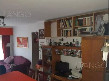 Venta Departamento Cuatro Ambientes en Boedo Con Balcón Apto Crédito Con Baulera