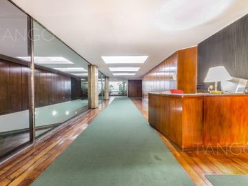 Venta Departamento 5 Ambientes Cochera y Baulera Recoleta