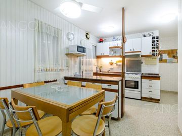Venta Departamento 5 Ambientes Cochera y Baulera Recoleta