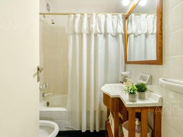 Venta Departamento 5 Ambientes Cochera y Baulera Recoleta