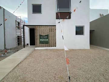 EN VENTA CASA DE DOS PISOS, SE ACEPTA FOVISSSTE E INFONAVIT | PALMAS, NUEVO ORIE