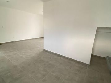 EN VENTA CASA DE DOS PISOS, SE ACEPTA FOVISSSTE E INFONAVIT | PALMAS, NUEVO ORIE