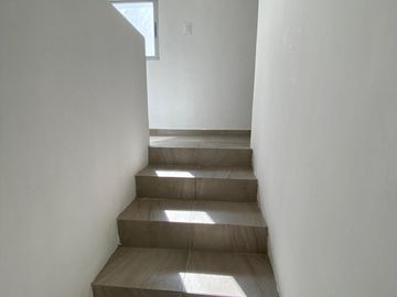 EN VENTA CASA CON JARDÍN EN PALMAS NUEVO ORIENTE, SE ACEPTA FOVISSSTE E INFONAVI