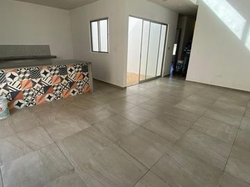 EN VENTA CASA CON JARDÍN EN PALMAS NUEVO ORIENTE, SE ACEPTA FOVISSSTE E INFONAVI