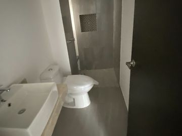 CASA EN VENTA CON TERRAZA EN PALMAS NUEVO ORIENTE, SE ACEPTA FOVISSSTE E INFONAV