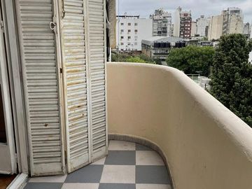Departamento en Monserrat en venta, 3 ambientes con balcón