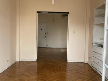 Departamento en Monserrat en venta, 3 ambientes con balcón