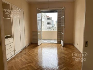 Departamento en Monserrat en venta, 3 ambientes con balcón