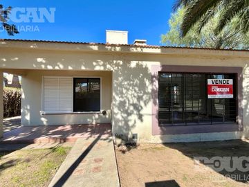 Casa céntrica con gas natural en venta - Merlo / San Luis