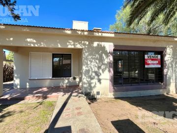 Casa céntrica con gas natural en venta - Merlo / San Luis