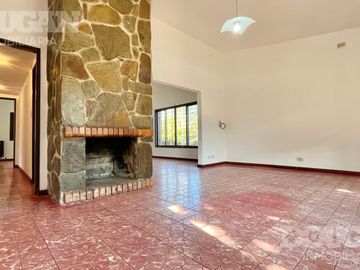 Casa céntrica con gas natural en venta - Merlo / San Luis