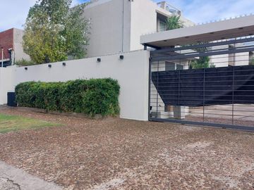 Duplex en Venta, Barrio Cerrado - La Plata