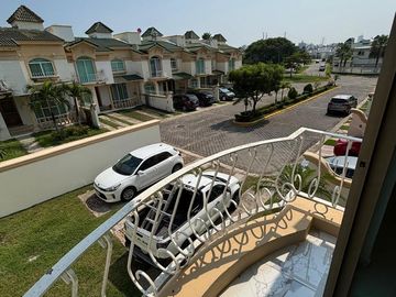 Casa en VENTA - Residencial La Joya