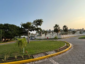 Casa en VENTA - Residencial La Joya