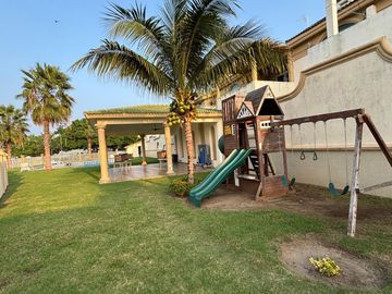 Casa en VENTA - Residencial La Joya