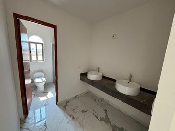 Casa en VENTA - Residencial La Joya