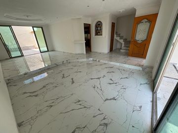 Casa en VENTA - Residencial La Joya