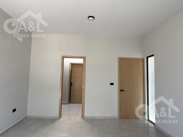 Casa en Venta con doble altura zona Hotel Fiesta Inn