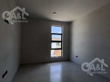 Casa en Venta con doble altura zona Hotel Fiesta Inn