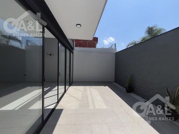 Casa en Venta con doble altura zona Hotel Fiesta Inn