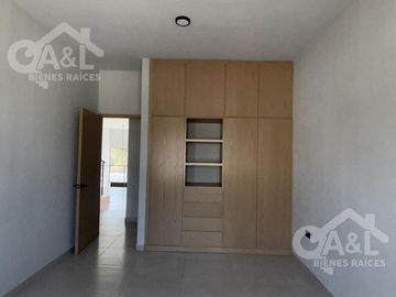 Casa en Venta con doble altura zona Hotel Fiesta Inn