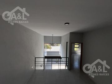 Casa en Venta con doble altura zona Hotel Fiesta Inn