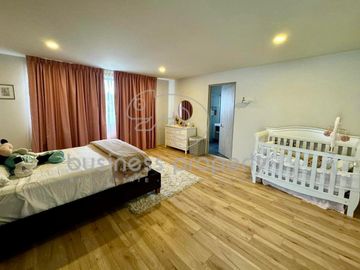 EXPECTACULAR CASA EN CONDADO DE SAYAVEDRA